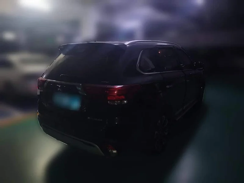 Mitsubishi Outlander — фото 4