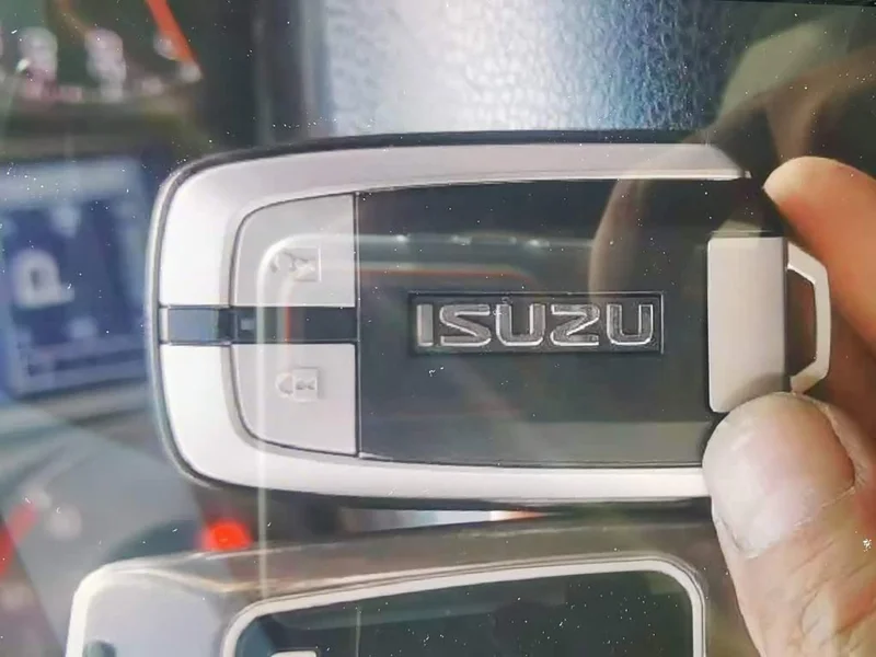 Isuzu mu-X Muxia — фото 10