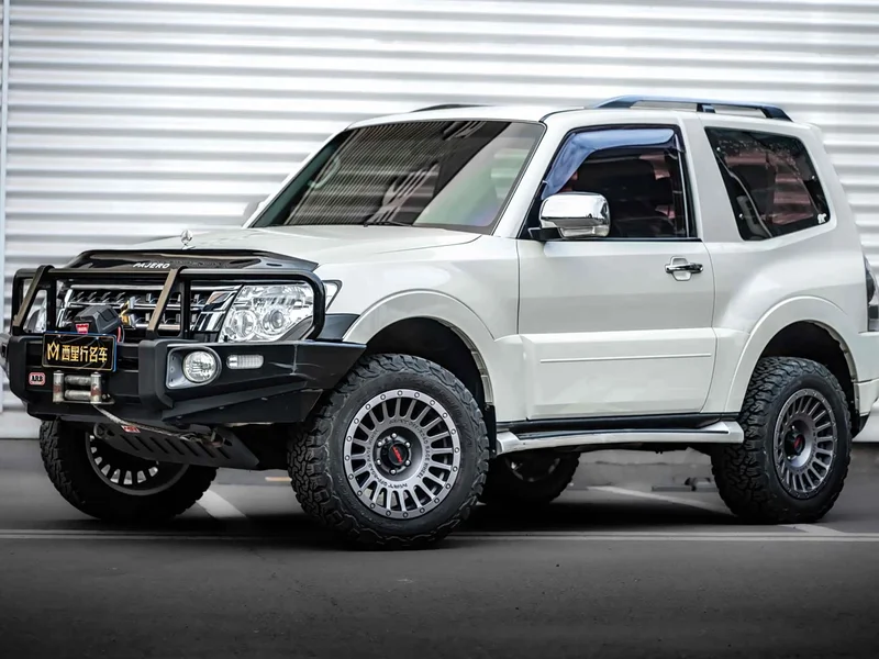Mitsubishi Pajero (Imported) — фото 1