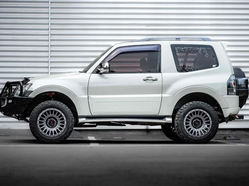 Mitsubishi Pajero (Imported) — фото 2
