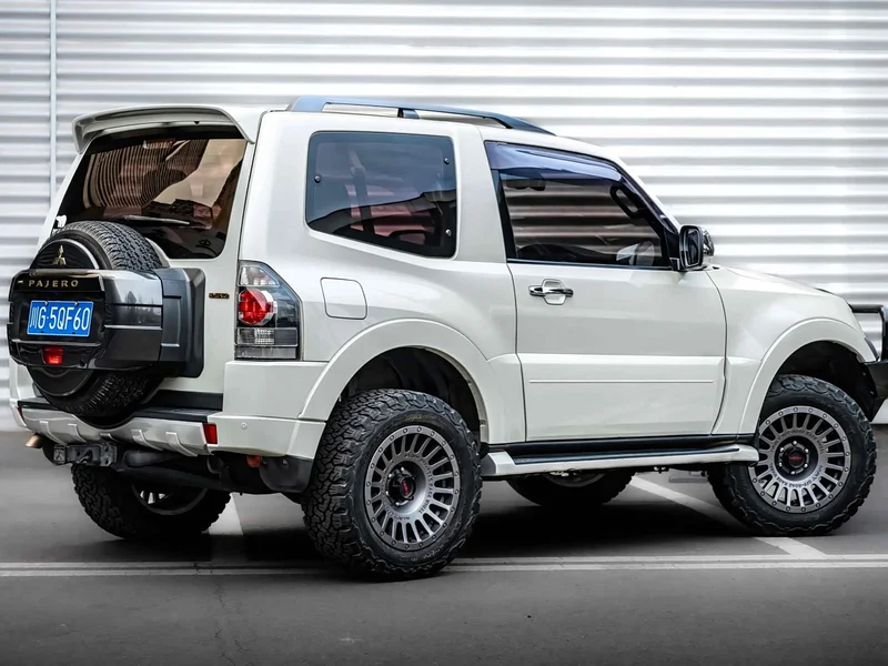 Mitsubishi Pajero (Imported) — фото 3