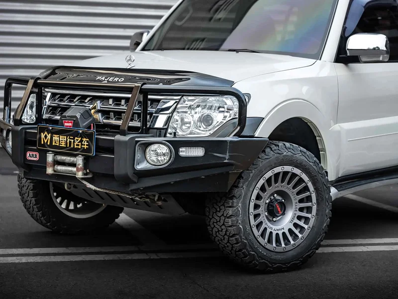 Mitsubishi Pajero (Imported) — фото 4