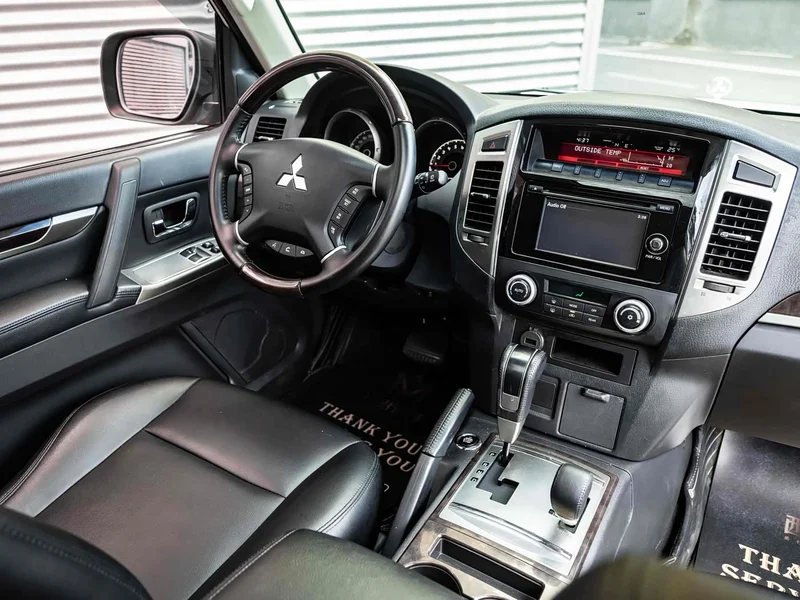 Mitsubishi Pajero (Imported) — фото 9
