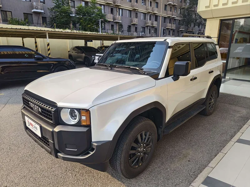Toyota Prado — фото 1