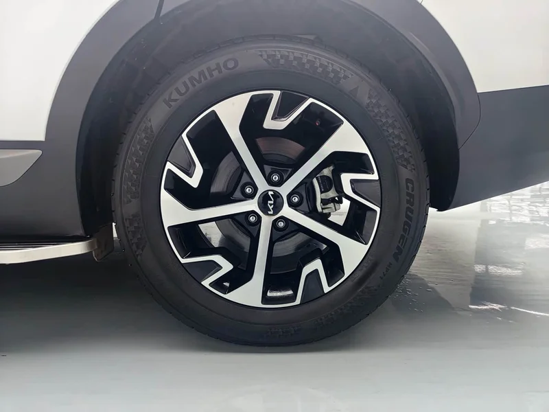 Kia Sportage — фото 12