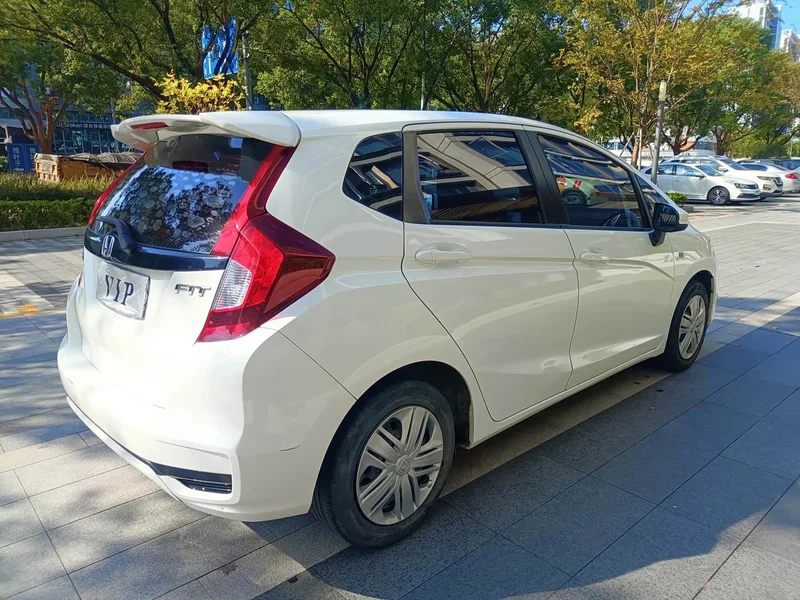 Honda Fit — фото 5