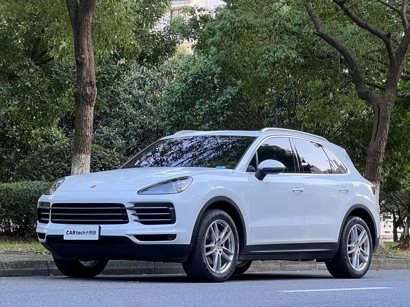 Porsche Cayenne — фото 1