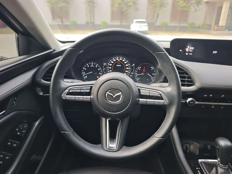 Mazda 3 Axela — фото 16