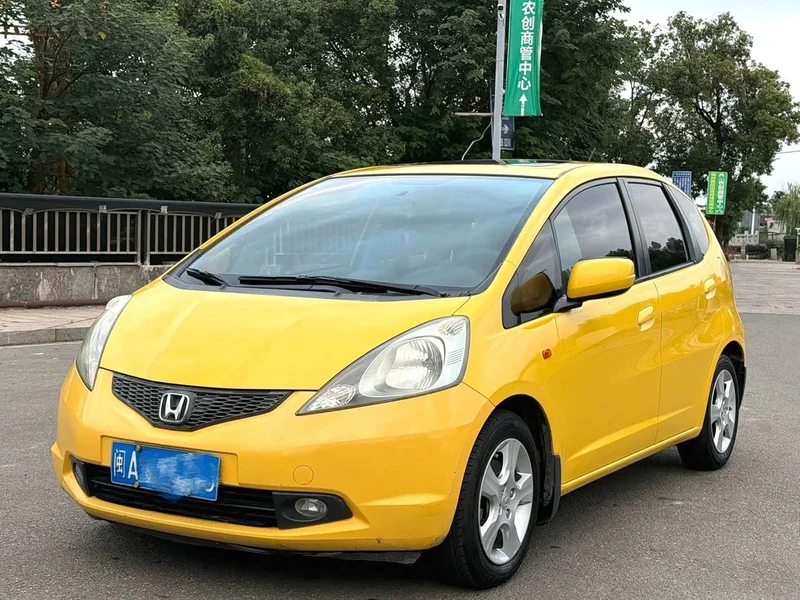 Honda Fit — фото 1