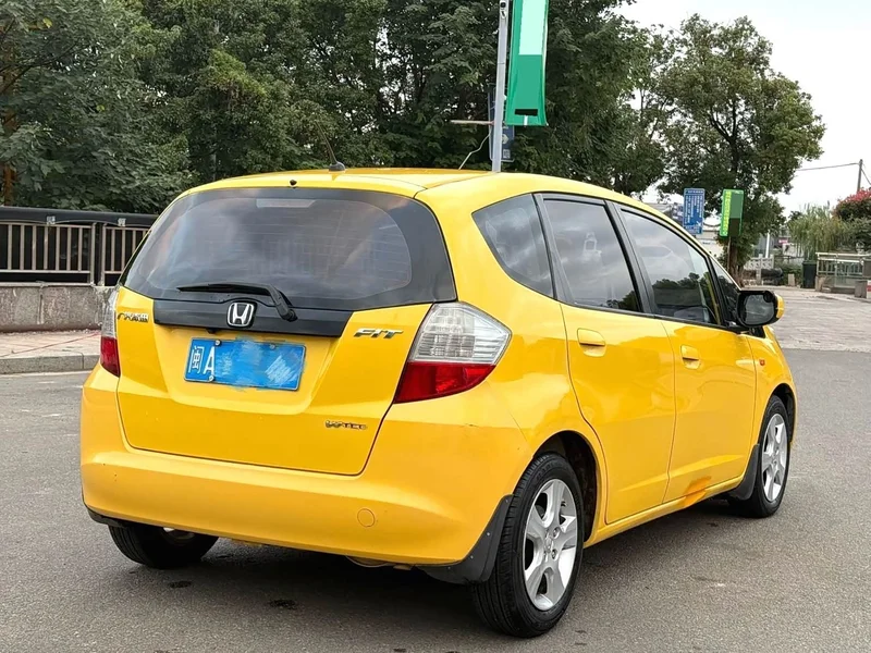 Honda Fit — фото 11