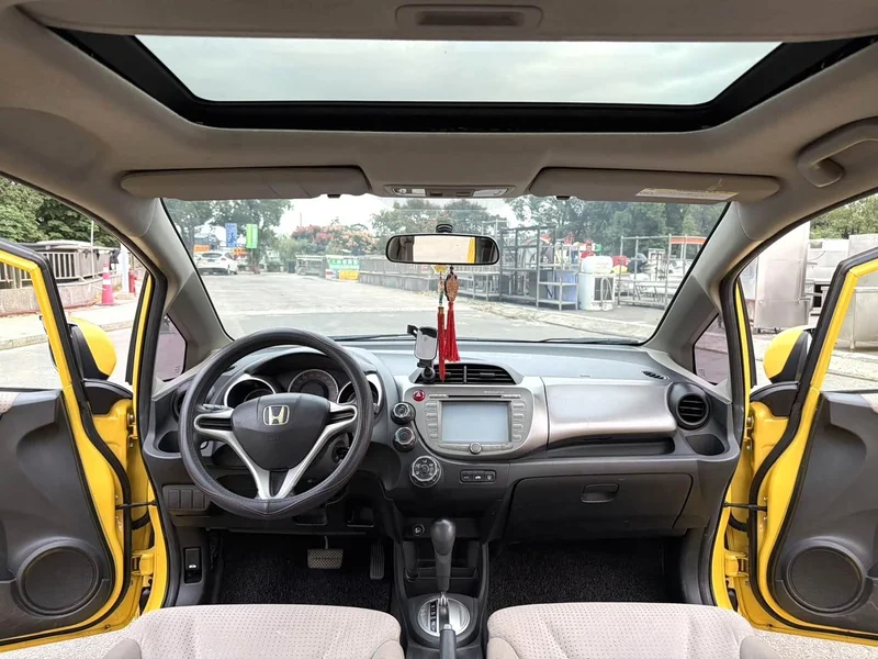 Honda Fit — фото 8