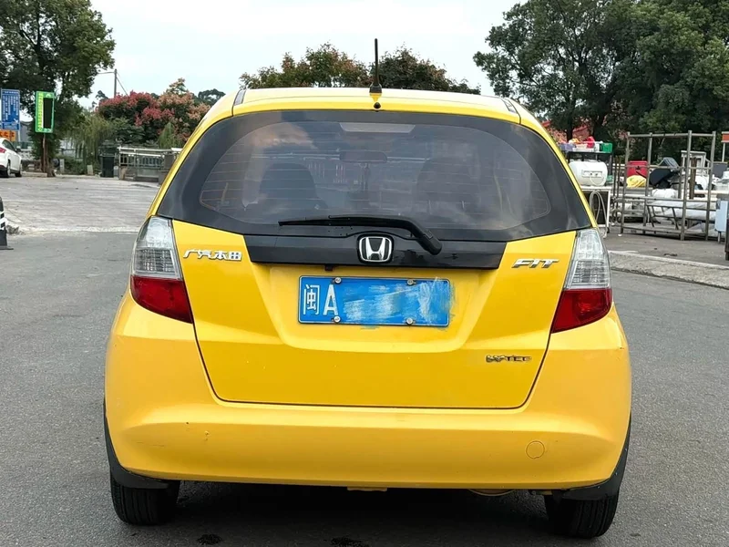 Honda Fit — фото 10