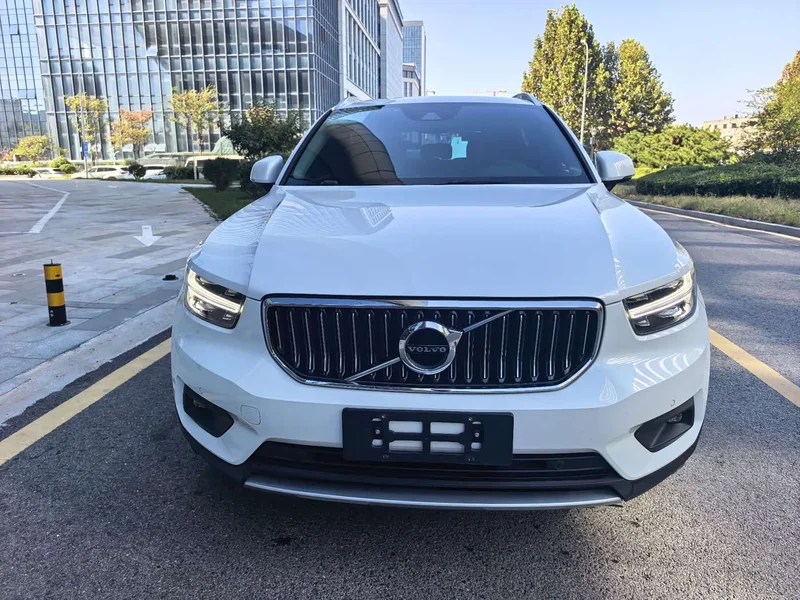 Volvo XC40 — фото 2
