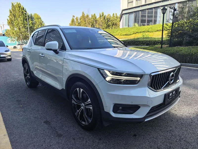 Volvo XC40 — фото 3
