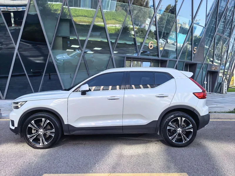 Volvo XC40 — фото 4