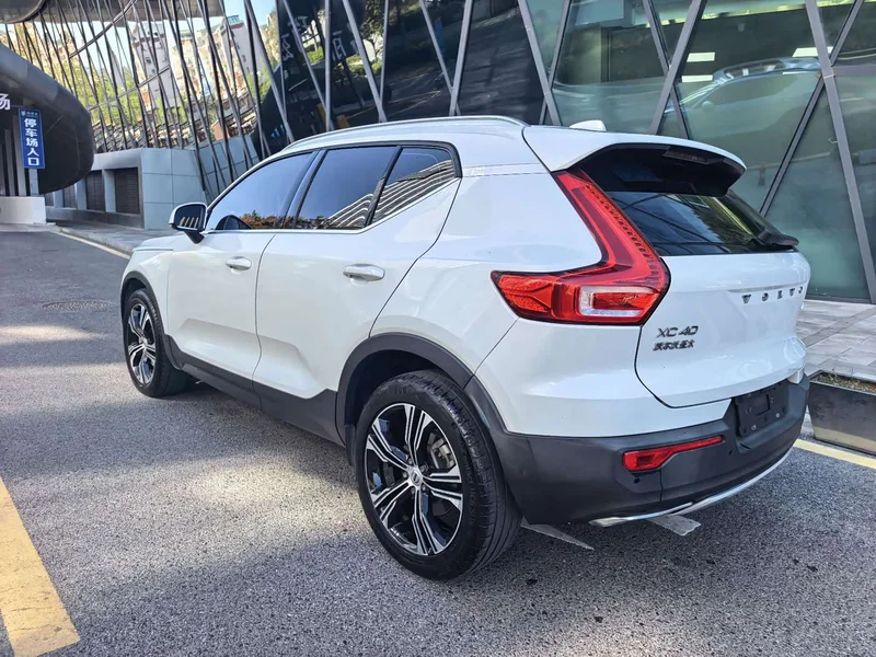 Volvo XC40 — фото 5