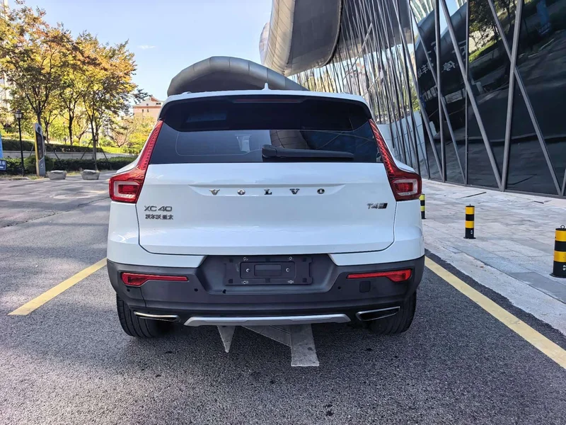Volvo XC40 — фото 6