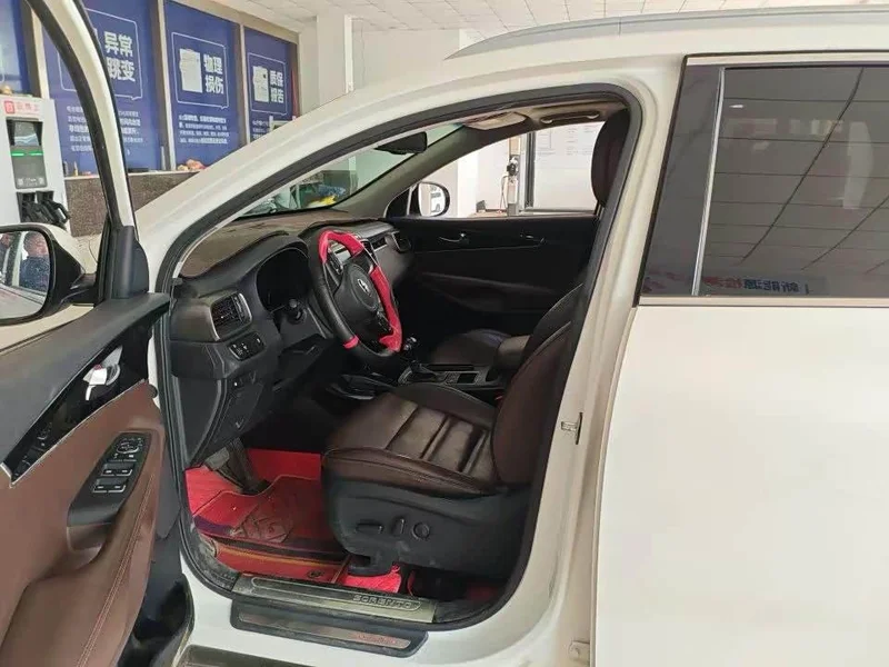 Kia Sorento — фото 4