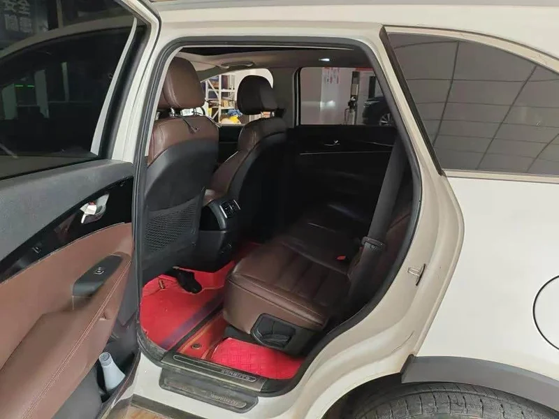 Kia Sorento — фото 5