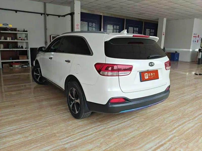 Kia Sorento — фото 7