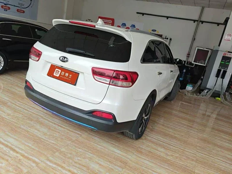 Kia Sorento — фото 8