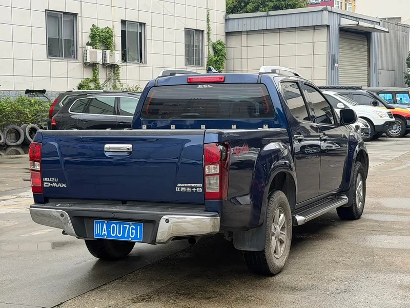 Isuzu D-MAX — фото 11