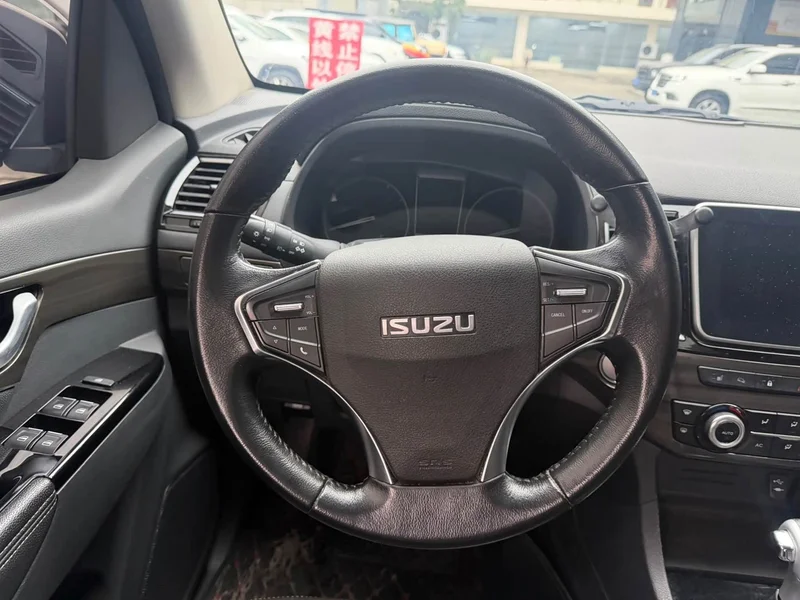 Isuzu D-MAX — фото 6