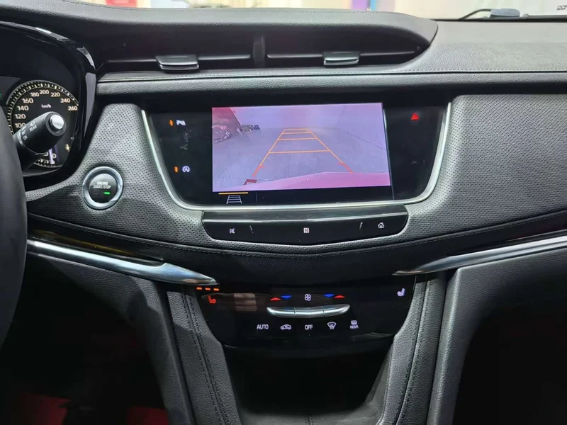 Cadillac XT5 — фото 11