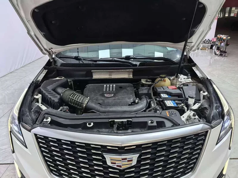 Cadillac XT5 — фото 16