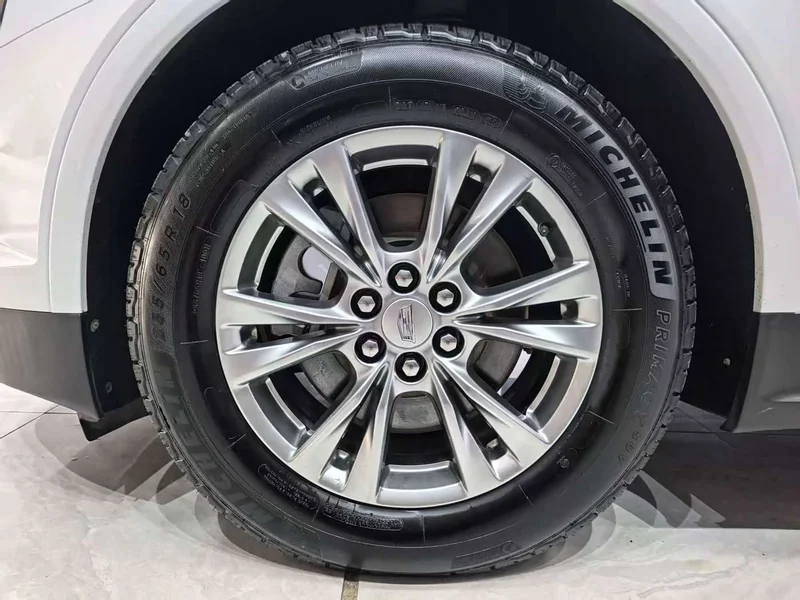 Cadillac XT5 — фото 17