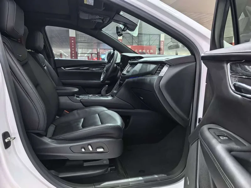 Cadillac XT5 — фото 8