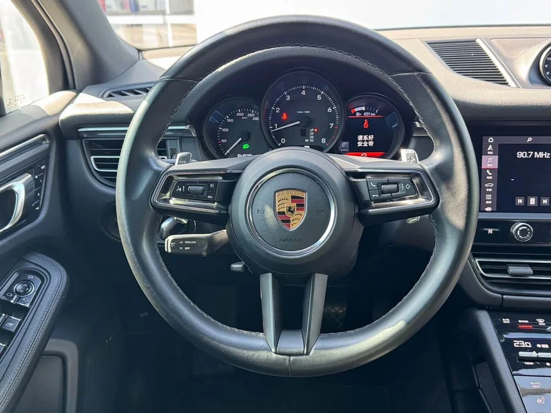 Porsche Macan — фото 10