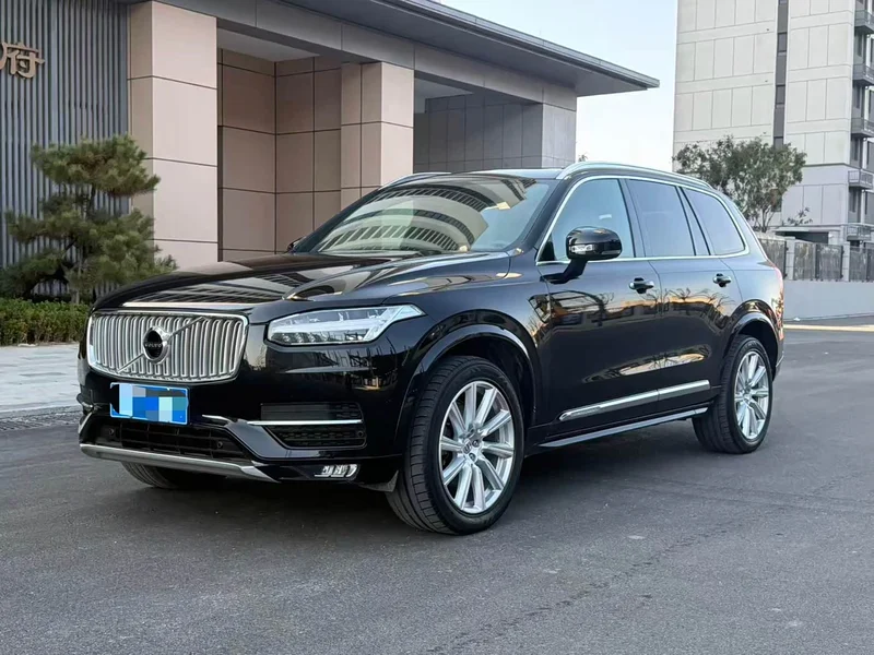 Volvo XC90 — фото 1