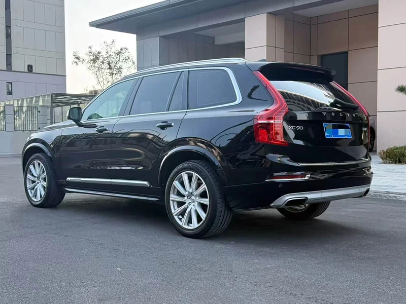 Volvo XC90 — фото 6