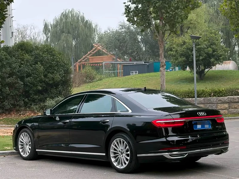 Audi A8 — фото 4