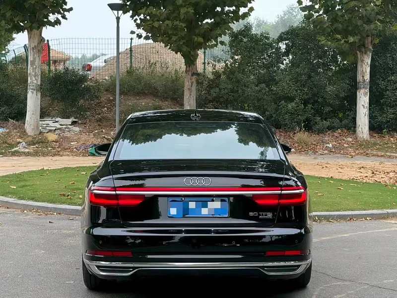 Audi A8 — фото 5