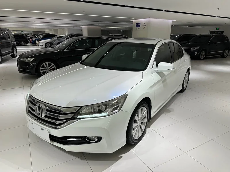 Honda Accord — фото 1