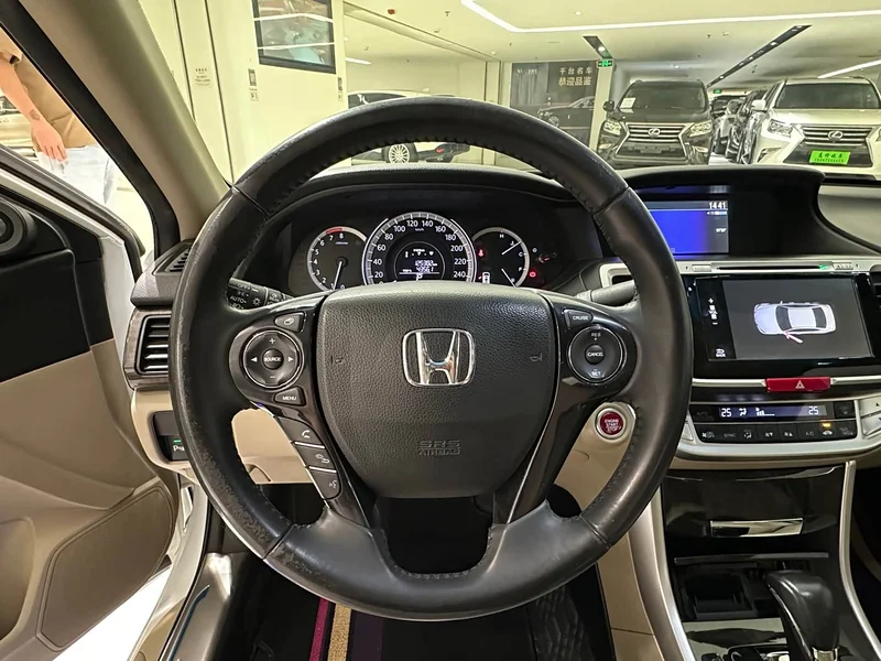 Honda Accord — фото 10