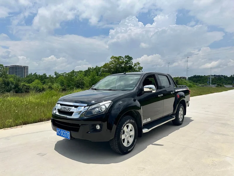 Isuzu D-MAX — фото 1