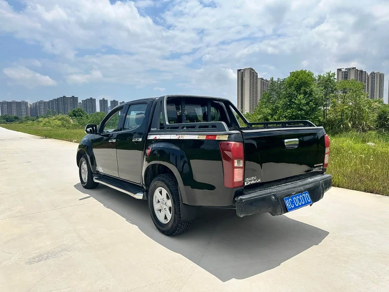 Isuzu D-MAX — фото 6
