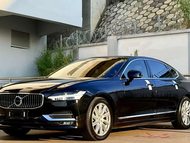 Volvo S90 — фото 1