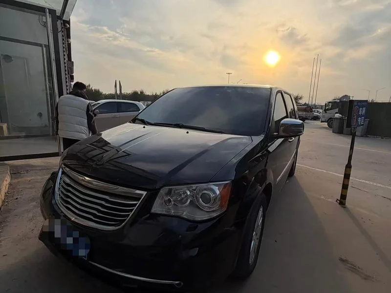 Jeep Grand Voyager (Imported) — фото 1