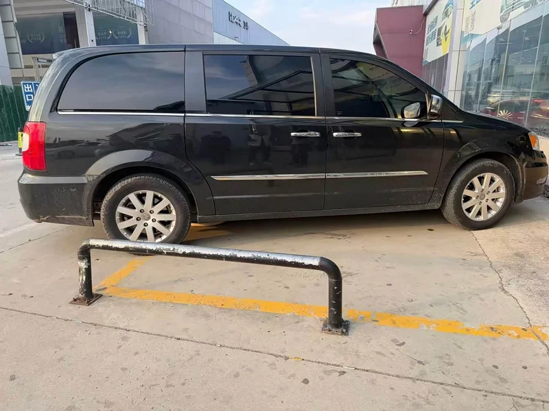 Jeep Grand Voyager (Imported) — фото 2