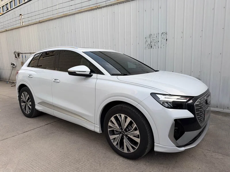 Audi Q4 e-tron — фото 2