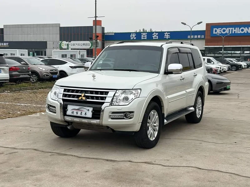 Mitsubishi Pajero (Imported) — фото 1