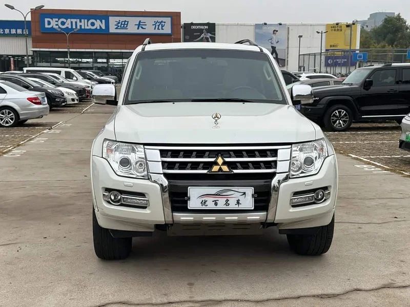 Mitsubishi Pajero (Imported) — фото 13