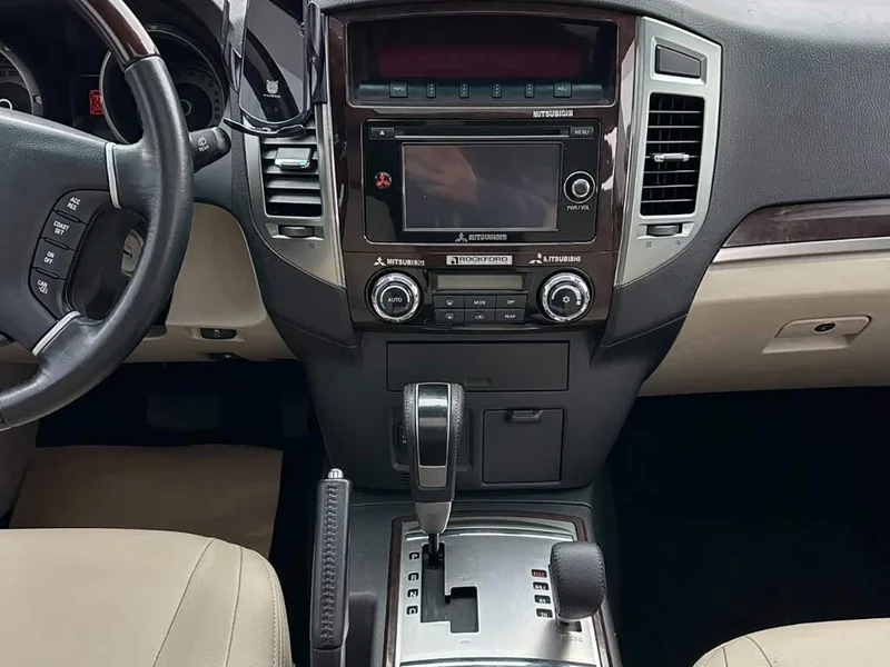 Mitsubishi Pajero (Imported) — фото 23