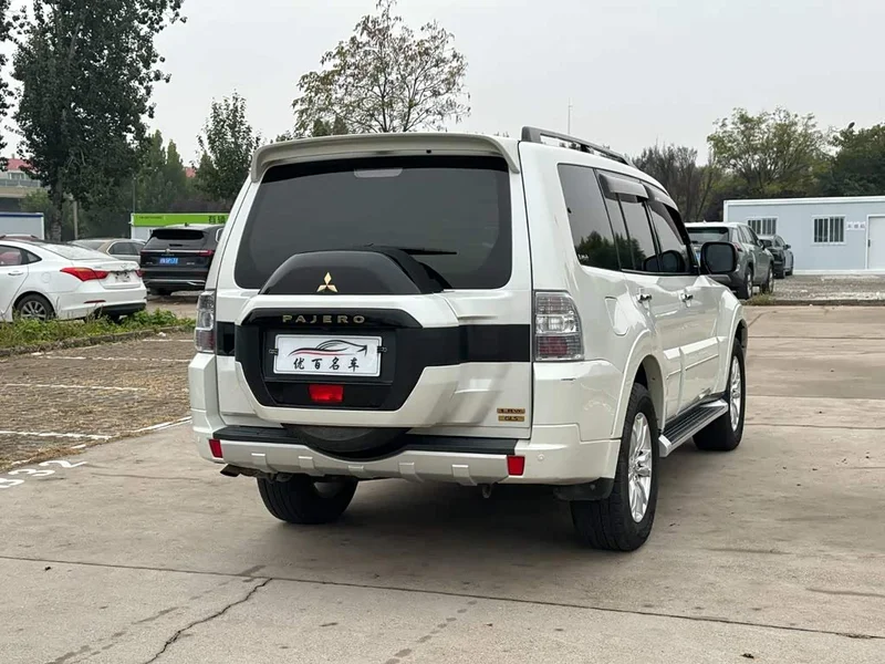 Mitsubishi Pajero (Imported) — фото 6