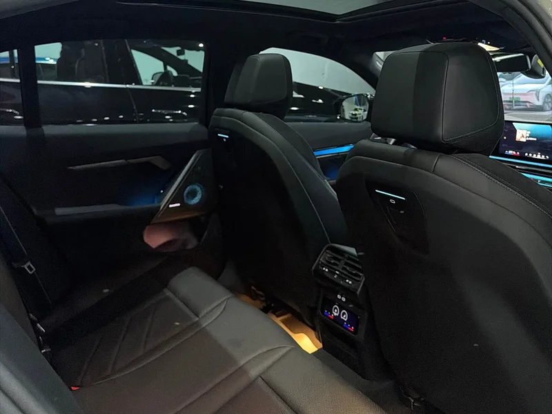 BMW i5 M60 — фото 11