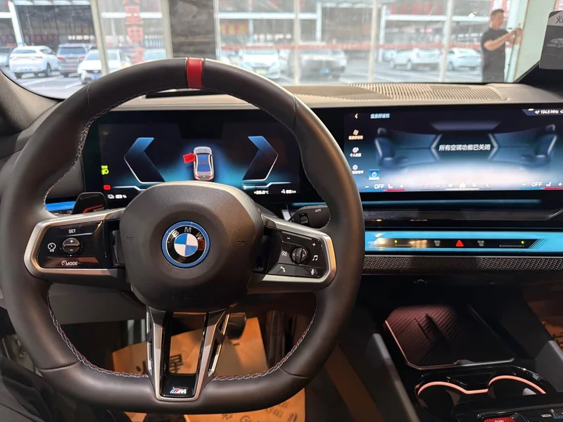 BMW i5 M60 — фото 8